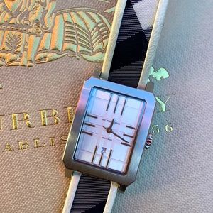 Beautiful modern ladies BURBERRY watch 🔥🔥🔥
